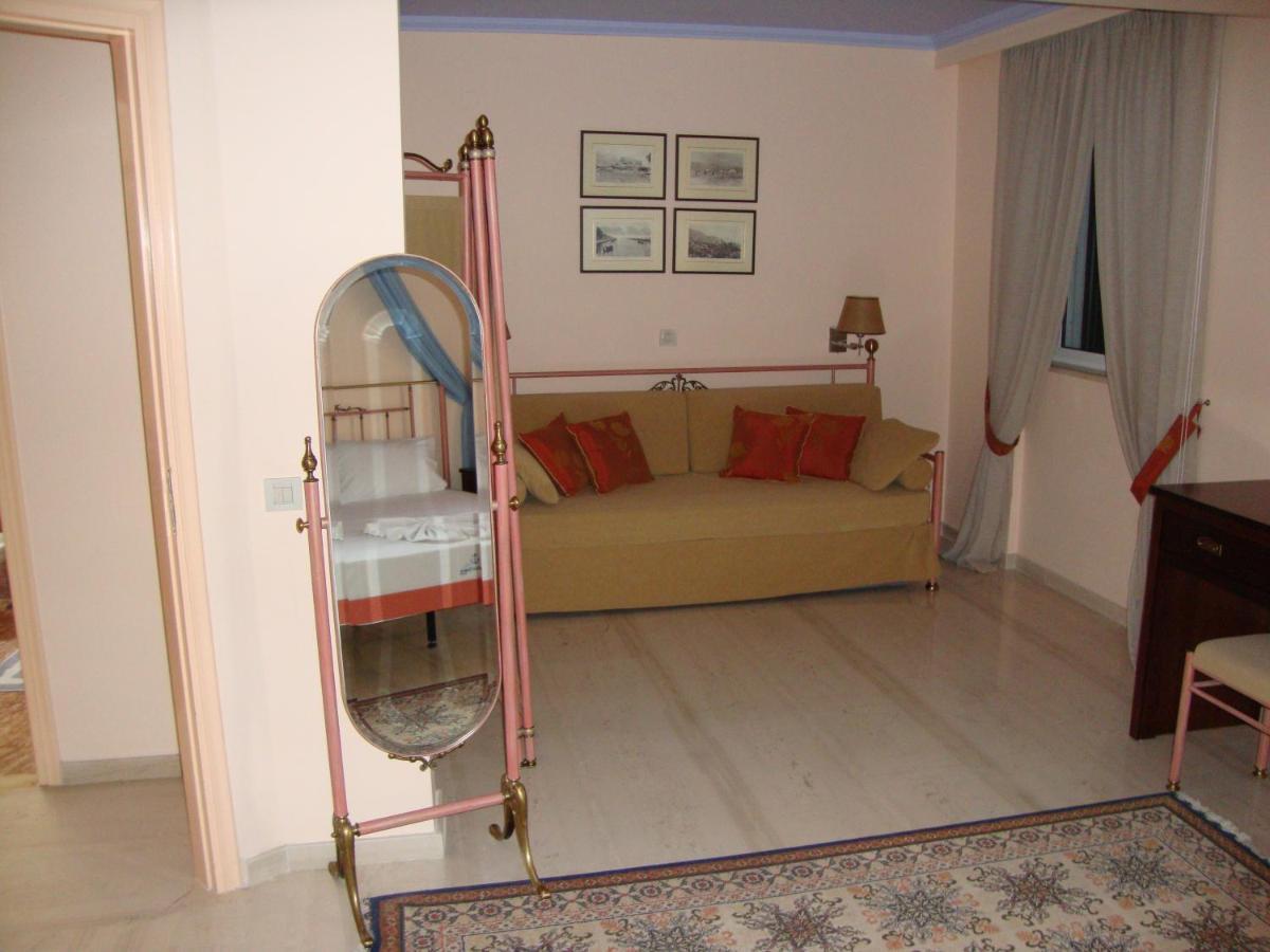 נידרי Captain Stavros Hotel מראה חיצוני תמונה