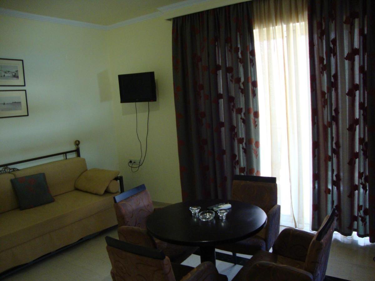 נידרי Captain Stavros Hotel מראה חיצוני תמונה