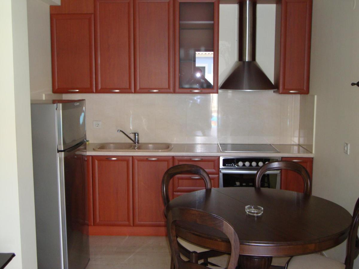 נידרי Captain Stavros Hotel מראה חיצוני תמונה