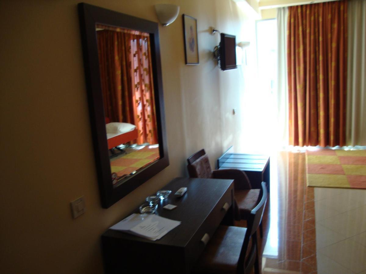 נידרי Captain Stavros Hotel מראה חיצוני תמונה