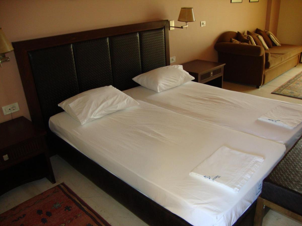 נידרי Captain Stavros Hotel מראה חיצוני תמונה